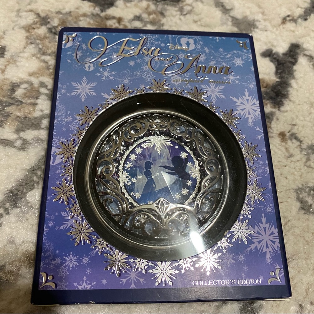 Sephora Disney Anna & Elsa limited edition compact